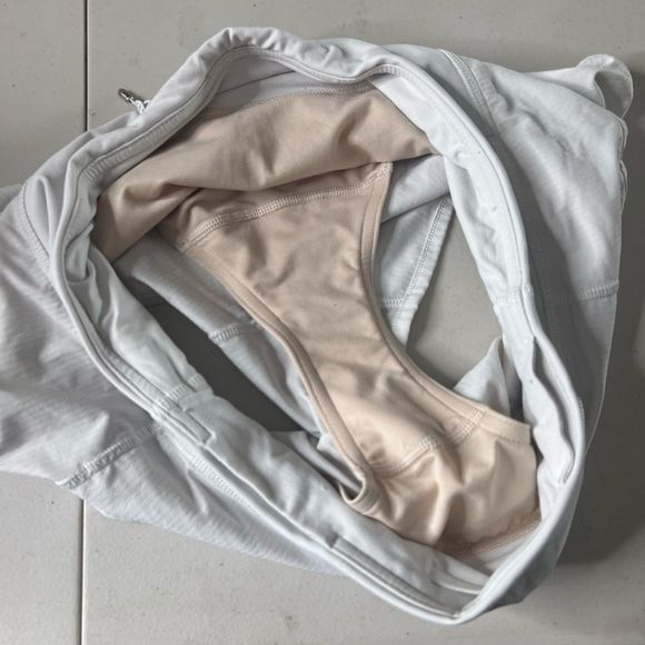 Lululemon Womens Shorts 6 - Picture 3 of 4